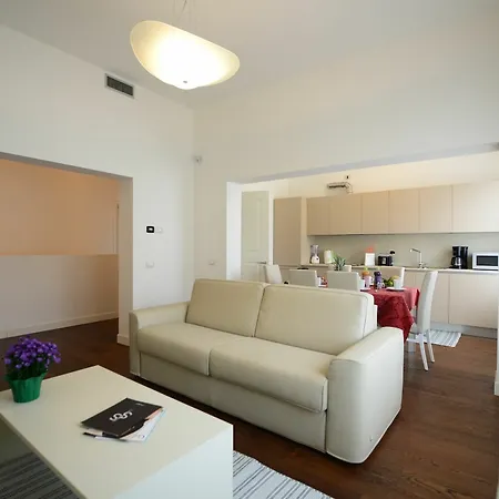 La Fontaine Aparthotel 4*