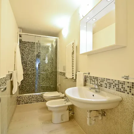 La Fontaine Aparthotel 4*