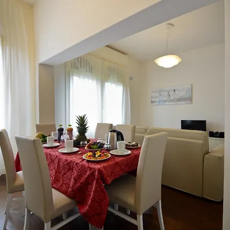 Ξενοδοχείο με διαμερίσματα La Fontaine Λίντο της Βενετίας