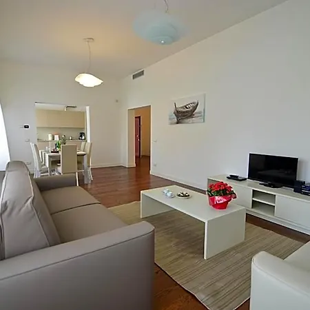 Aparthotel La Fontaine 4*