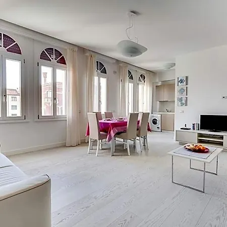 La Fontaine Aparthotel 4*
