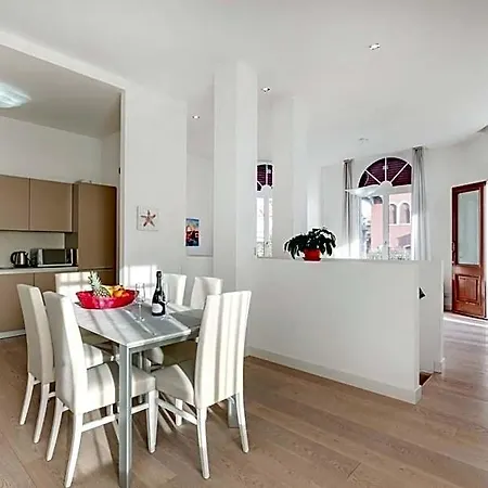 La Fontaine Aparthotel